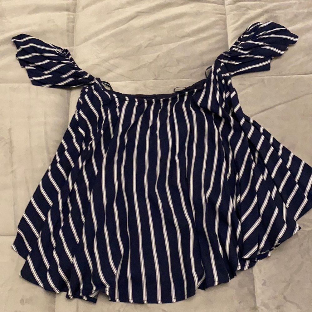Stripe off shoulder